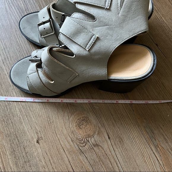 Maurices Booties Peep Toes Chunky Heel Grey Buckles Size 8 - Picture 9 of 10